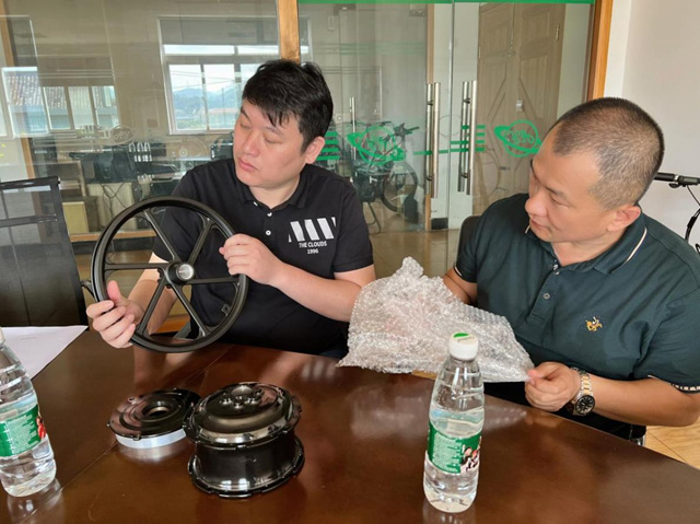 走訪企業(ye) 聽需求  助企服務“零距離”——寧波塗協走進寧波美旺模具機械有限公司