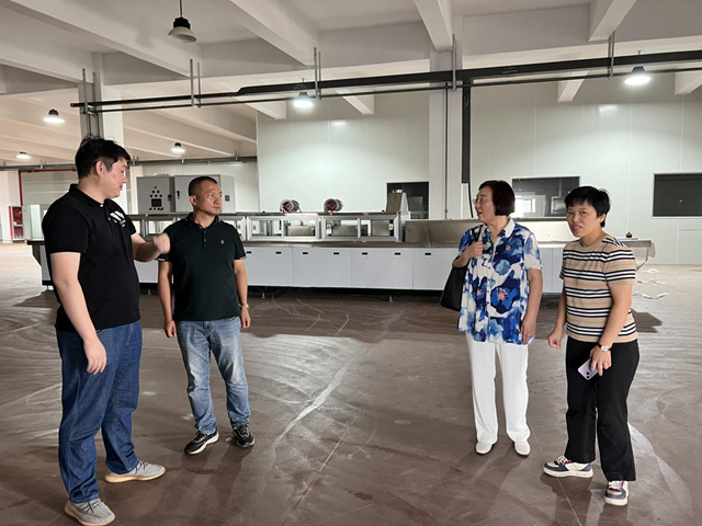 走訪企業(ye) 聽需求  助企服務“零距離”——寧波塗協走進寧波美旺模具機械有限公司