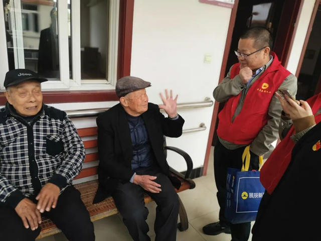 展辰：關(guan) 愛老人 敬老情係你我他