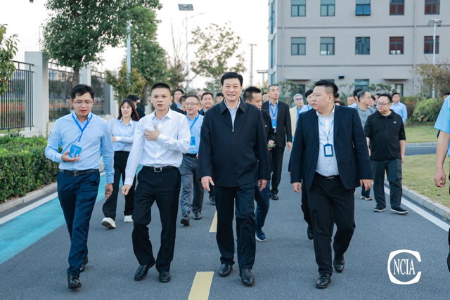 中國塗料工業(ye) 信息年會(hui) 參會(hui) 嘉賓一行蒞臨(lin) 恒和永盛集團安徽恒和新材料有限公司參觀指導