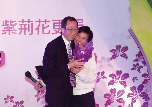 傳(chuan) 承品質 締造經典丨紫荊花品牌標識變遷曆程