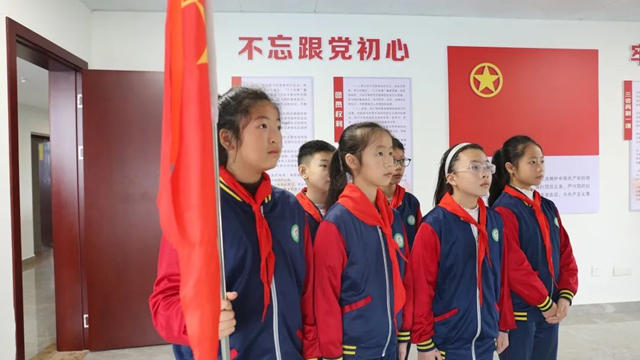 吉安市青聯攜手少先隊員走進廣源集團活動