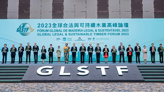 展辰受邀出席澳門“2023全球合法與(yu) 可持續木業(ye) 高峰論壇”，塗料行業(ye) 唯一榮獲三大獎項