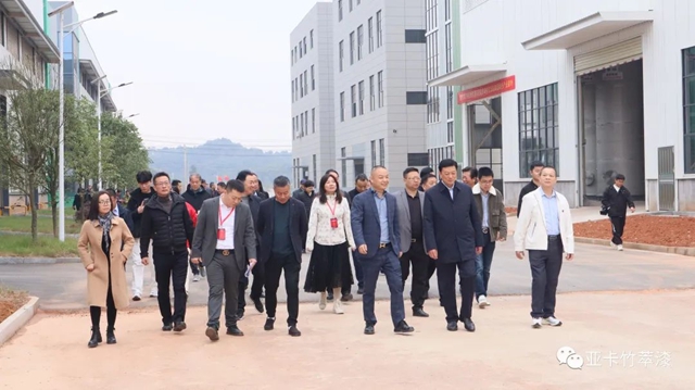 省住建廳領導、中塗協會(hui) 長、各省市塗協秘書(shu) 長蒞臨(lin) 塗聯集團參觀考察