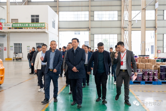 省住建廳領導、中塗協會(hui) 長、各省市塗協秘書(shu) 長蒞臨(lin) 塗聯集團參觀考察