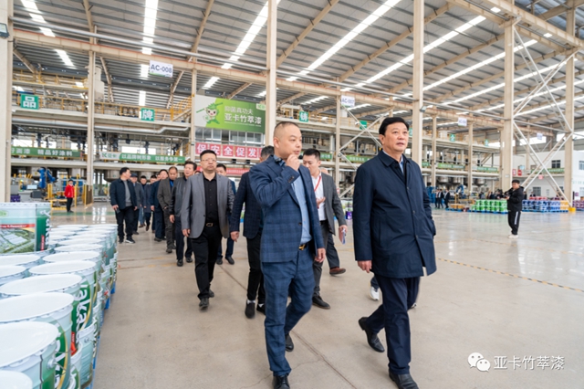 省住建廳領導、中塗協會(hui) 長、各省市塗協秘書(shu) 長蒞臨(lin) 塗聯集團參觀考察