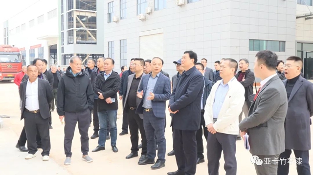 省住建廳領導、中塗協會(hui) 長、各省市塗協秘書(shu) 長蒞臨(lin) 塗聯集團參觀考察