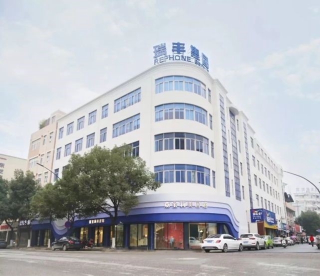 三棵樹攜手老牌億(yi) 商共拓塗料大市場