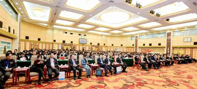 七彩建設獲中國建築材料流通協會(hui) 標準化建設“突出貢獻單位”殊榮