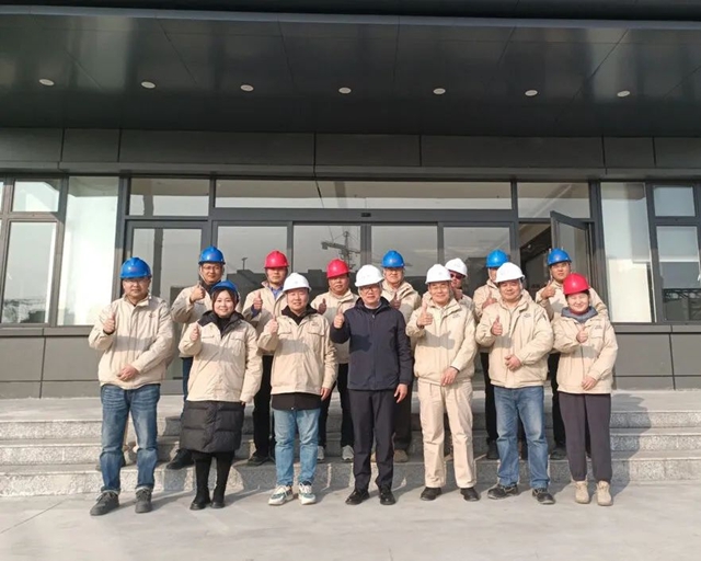 山東(dong) 德威工廠建成投產(chan) ，臨(lin) 沂市政府領導蒞臨(lin) 指導工作