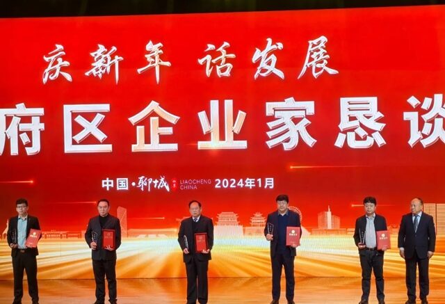 齊魯漆業(ye) 名譽主席孫洪源榮獲“開拓創新長虹獎”