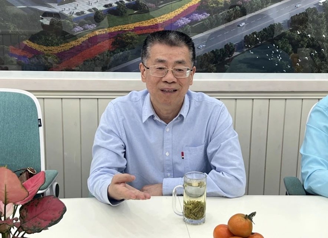 秦占學會(hui) 長應邀赴深圳鬆堡王國、展辰新材考察調研