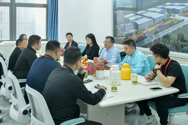 秦占學會(hui) 長應邀赴深圳鬆堡王國、展辰新材考察調研