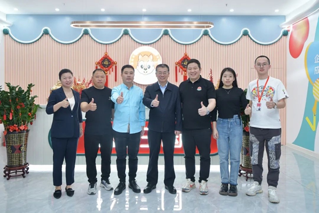 秦占學會(hui) 長應邀赴深圳鬆堡王國、展辰新材考察調研
