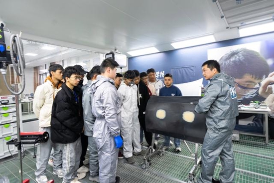 90後世界噴漆冠軍(jun) ，兩(liang) 會(hui) 建議解決(jue) 塗裝技能人才培養(yang) 堵點