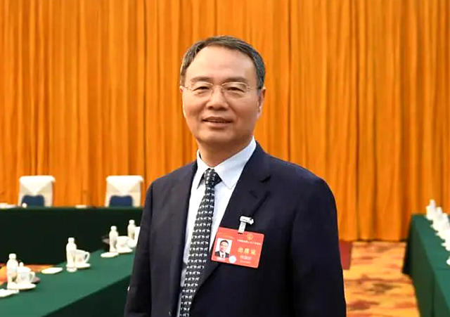 全國人大代表、傳(chuan) 化集團董事長徐冠巨：發展新質生產(chan) 力，加快產(chan) 業(ye) 升級步伐
