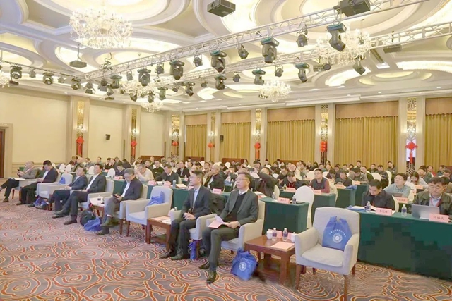 劉普軍(jun) 會(hui) 長出席上海塗染協會(hui) 會(hui) 員大會(hui) 、理事會(hui) 會(hui) 議暨綠色塗料、安全生態染顏料發展論壇並致辭