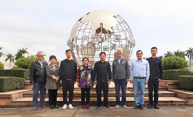 上海市青浦區重固鎮鎮長一行蒞臨(lin) 東(dong) 莞大寶化工考察指導