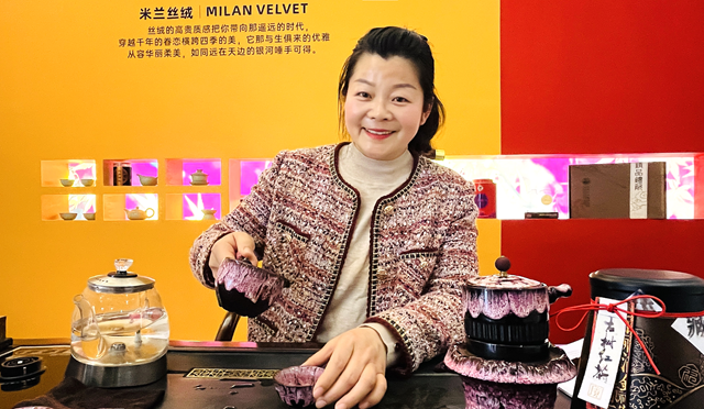 陪考母親(qin) 成都創業(ye) ，藝術塗料鋪就兒(er) 子考研路——神秘彩金随机派发规则訪卡百利成都經銷商董雪梅
