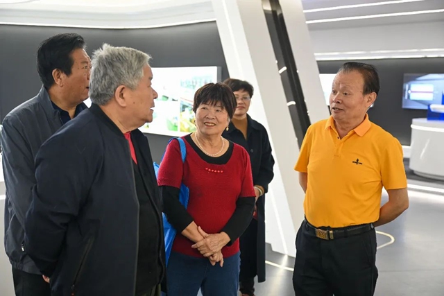 塗料行業(ye) 領導一行蒞臨(lin) 晨光參觀指導