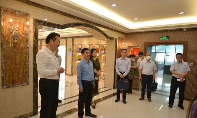 鄭州市政協領導帶領港澳台僑(qiao) 和外事委員會(hui) 人員蒞臨(lin) 德嘉麗(li) 集團調研