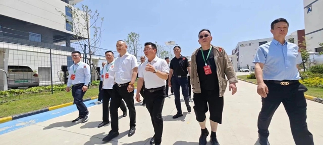 江西省建築防水協會(hui) 黨(dang) 支部書(shu) 記萬(wan) 旭一行蒞臨(lin) 恒和永盛集團安徽恒和新材料有限公司參觀交流