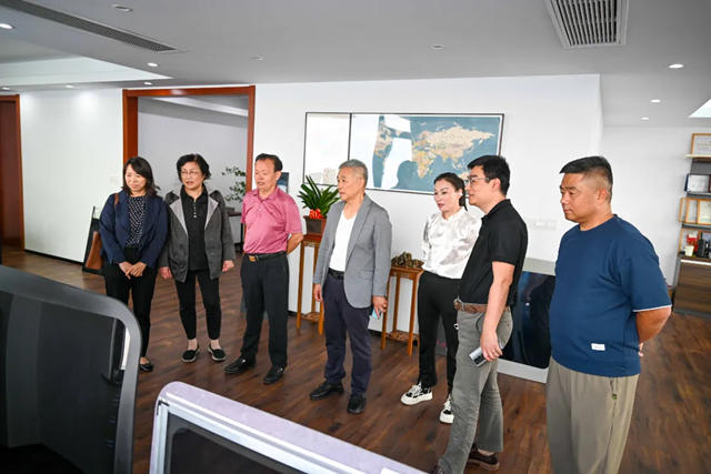 中國塗料工業(ye) 協會(hui) 副會(hui) 長丁豔梅一行蒞晨光參觀考察指導！