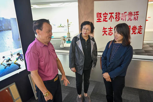中國塗料工業(ye) 協會(hui) 副會(hui) 長丁豔梅一行蒞晨光參觀考察指導！
