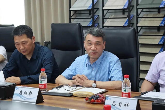 山東(dong) 省表麵工程協會(hui) 電泳專(zhuan) 業(ye) 委員會(hui) 主任委員到訪巴德富參觀交流