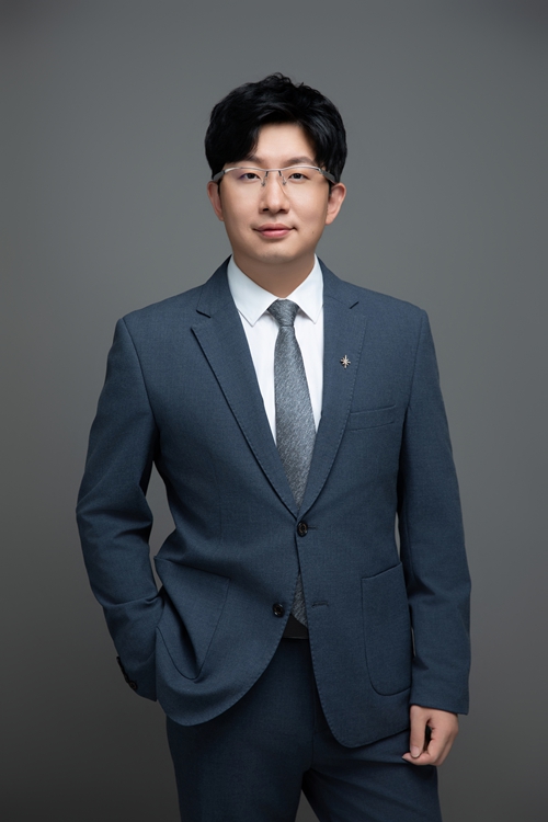 晨陽周澤華：迎難而上逆勢破局 晨風破浪再啟新程 ——第十五屆金漆獎年度風雲(yun) 神秘彩金天天送係列
