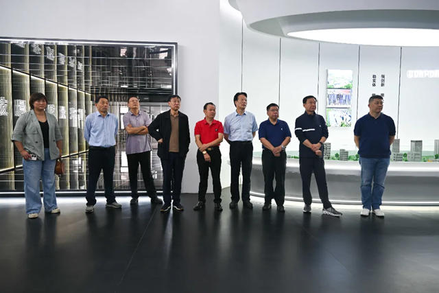 中塗協綠色工業(ye) 塗料塗裝分會(hui) 理事長張蛟一行蒞臨(lin) 晨光參觀指導！