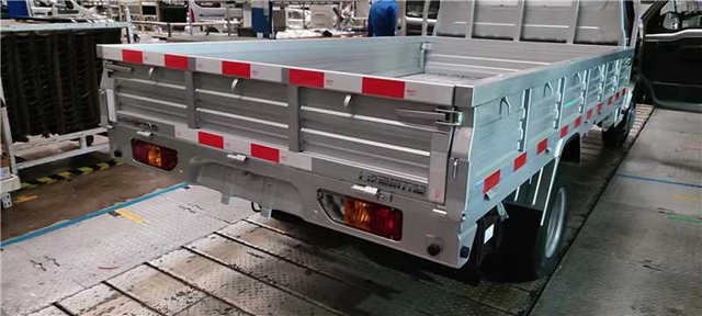 三棵樹汽車新材料與(yu) 青島瑞翎汽車零部件簽署戰略合作協議