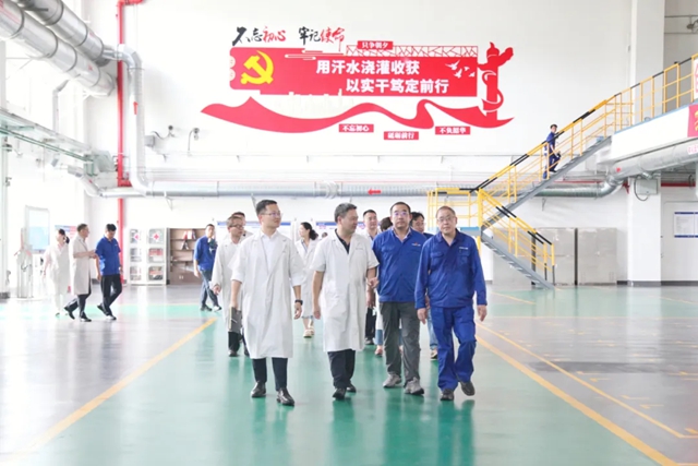 中國船舶集團物資公司及造船企業(ye) 代表到雙瑞塗料考察交流