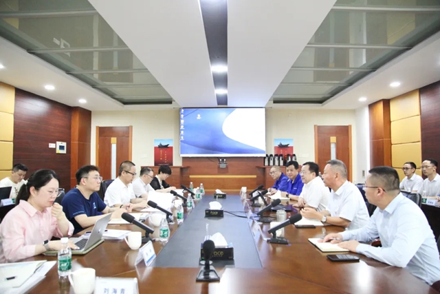 中國船舶集團物資公司及造船企業(ye) 代表到雙瑞塗料考察交流