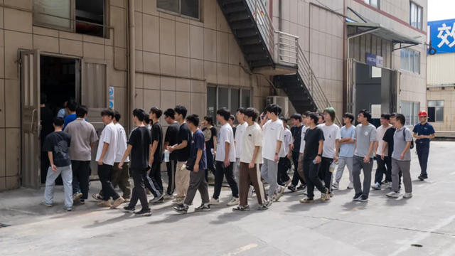 廣東(dong) 藥科大學師生參觀巴德士：深度體(ti) 驗塗料科技，收獲滿滿！