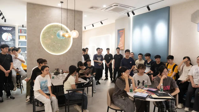 廣東(dong) 藥科大學師生參觀巴德士：深度體(ti) 驗塗料科技，收獲滿滿！
