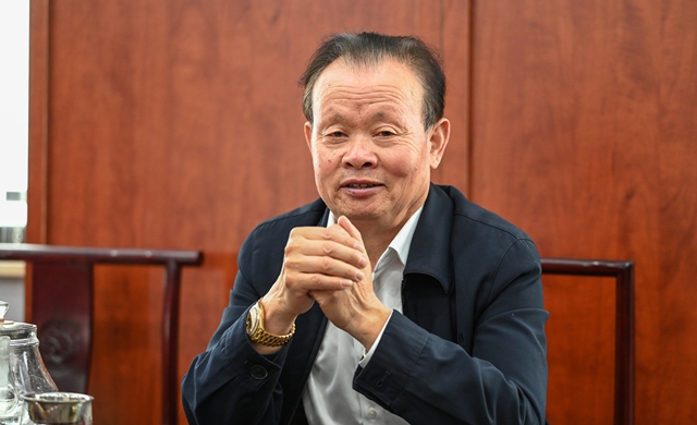 這家塗企中標後，特斯拉與(yu) 其簽單，曹德旺來談合作
