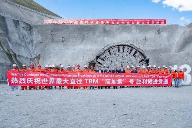 卓寶攜手兩(liang) 大央企，參建全球最大TBM直徑隧道！