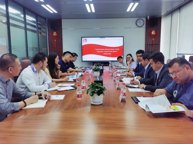 烏(wu) 茲(zi) 別克斯坦塔什幹州阿漢加蘭(lan) 市政府一行赴東(dong) 方雨虹考察交流
