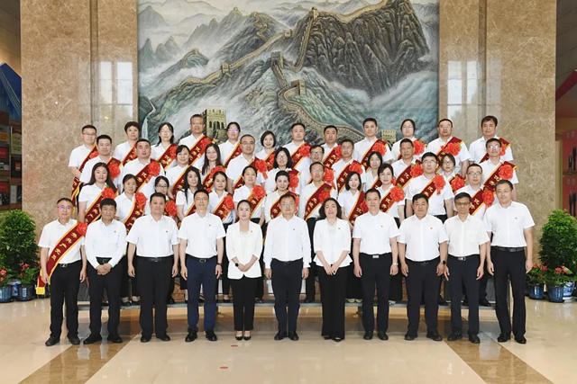 北新建材召開慶祝中國共產(chan) 黨(dang) 成立103周年暨“兩(liang) 優(you) 一先”表彰大會(hui) 