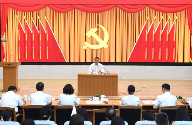北新建材管理講授黨(dang) 紀學習(xi) 教育專(zhuan) 題黨(dang) 課
