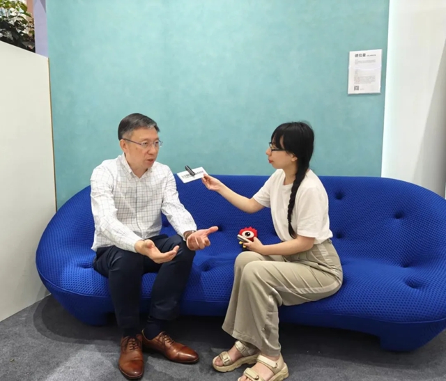 現場直擊！2024廣州建博會(hui) 開幕首日——紫荊花展廳綻放“荊”彩！