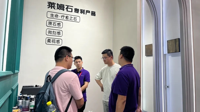 現場直擊！2024廣州建博會(hui) 開幕首日——紫荊花展廳綻放“荊”彩！