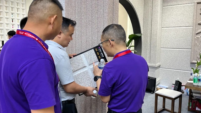 現場直擊！2024廣州建博會(hui) 開幕首日——紫荊花展廳綻放“荊”彩！