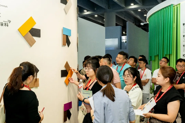 宣偉(wei) “繪生·繪色”主題展亮相中國建博會(hui) ，並榮獲“2024高定G20供應鏈”稱號