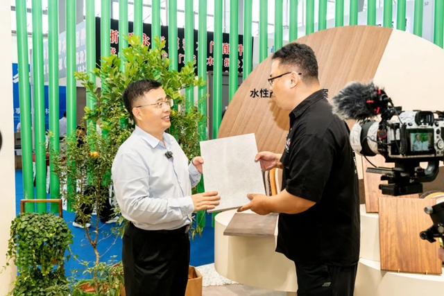 宣偉(wei) “繪生·繪色”主題展亮相中國建博會(hui) ，並榮獲“2024高定G20供應鏈”稱號
