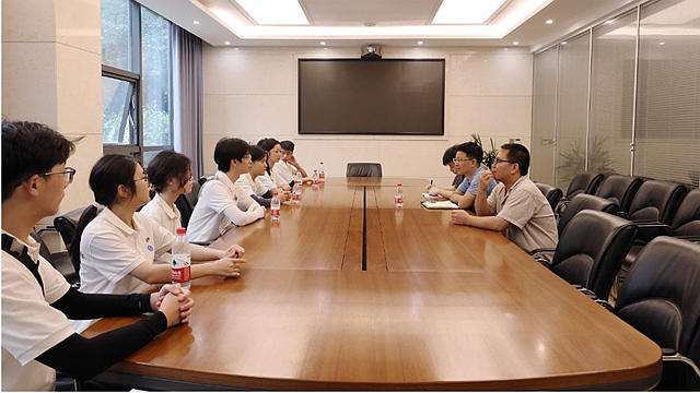 三峽油漆迎接重慶理工學子 深化校企合作實踐