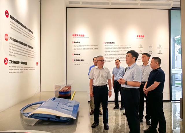 郯城縣委書(shu) 記王立軍(jun) 一行蒞臨(lin) 德威塗料調研交流