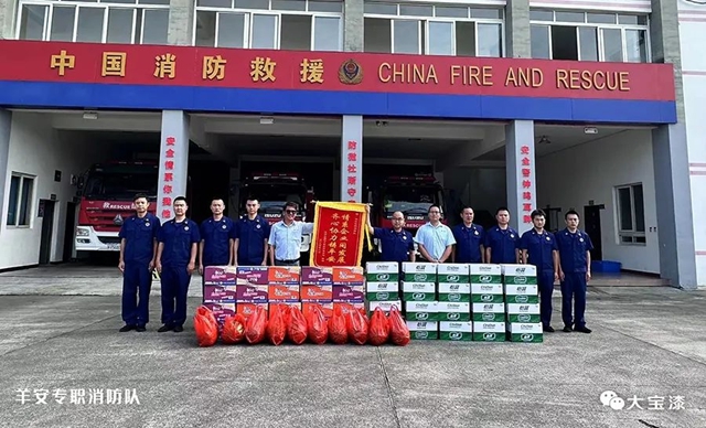 走進消防隊 致敬火焰藍│成都大寶化工慰問消防官兵
