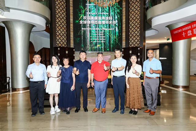 美國宣偉(wei) 高層先後拜訪憬華木作與(yu) 南洋迪克